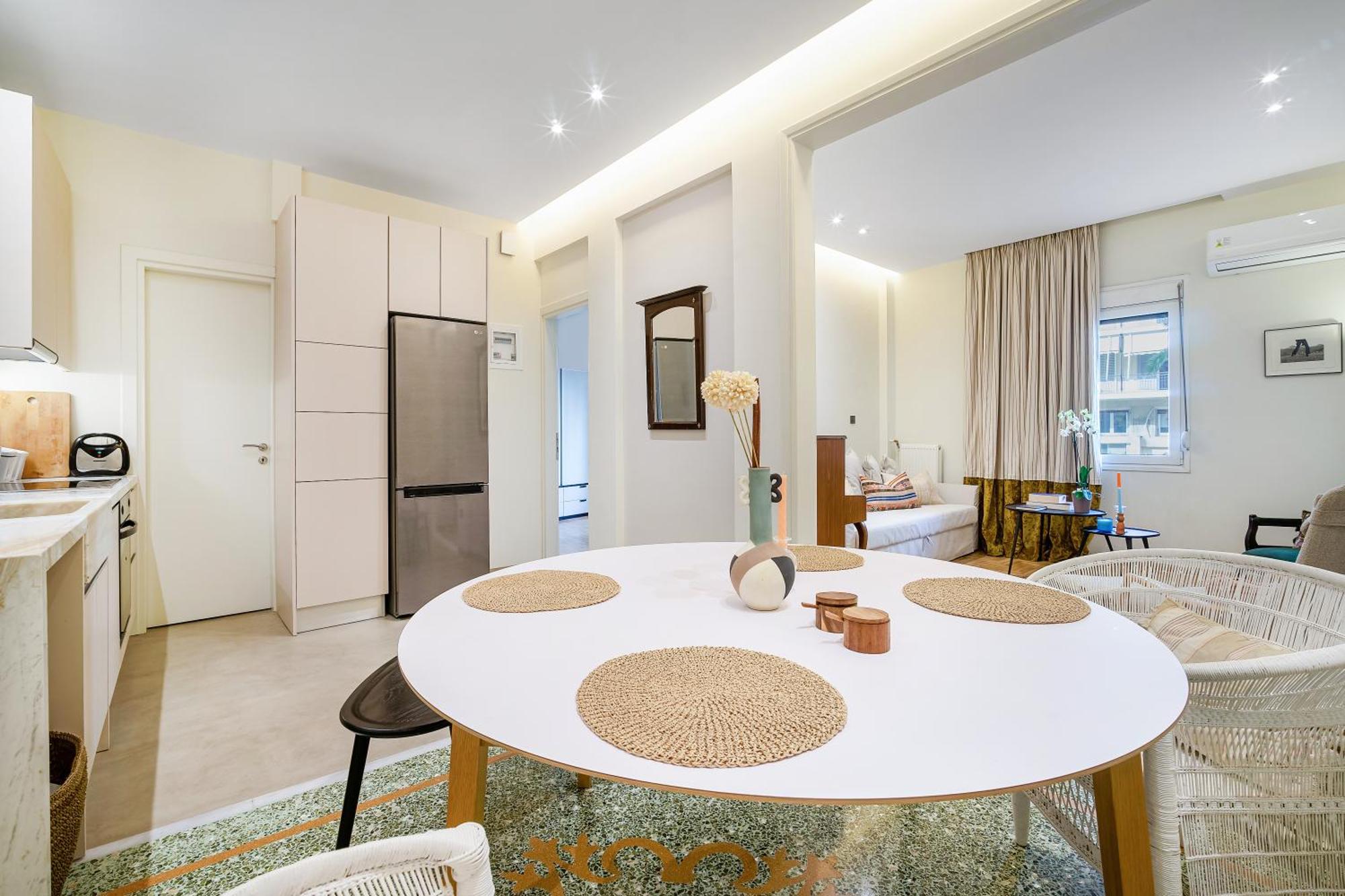 Renovated Kallimarmaro In Historic Center *